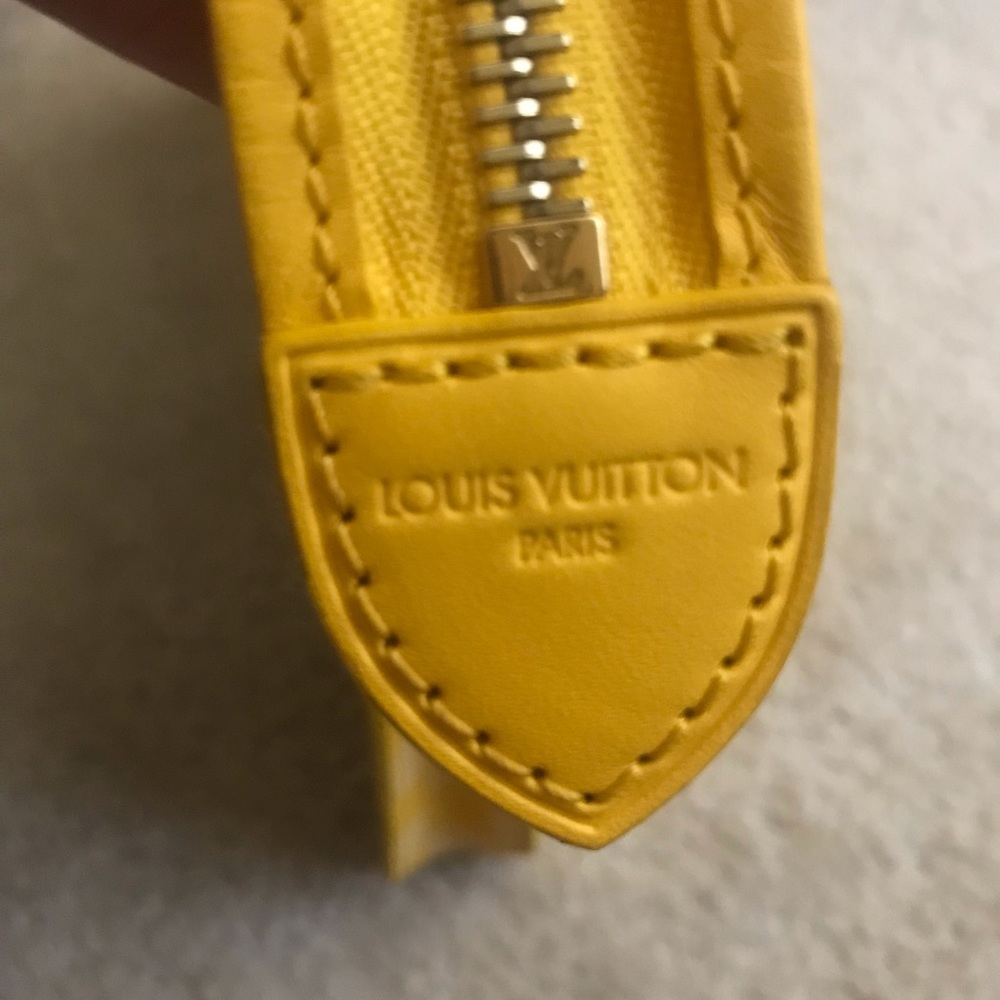 SOLD -Auth Limited edition Louis Vuitton Clutch - Picture 5 of 8